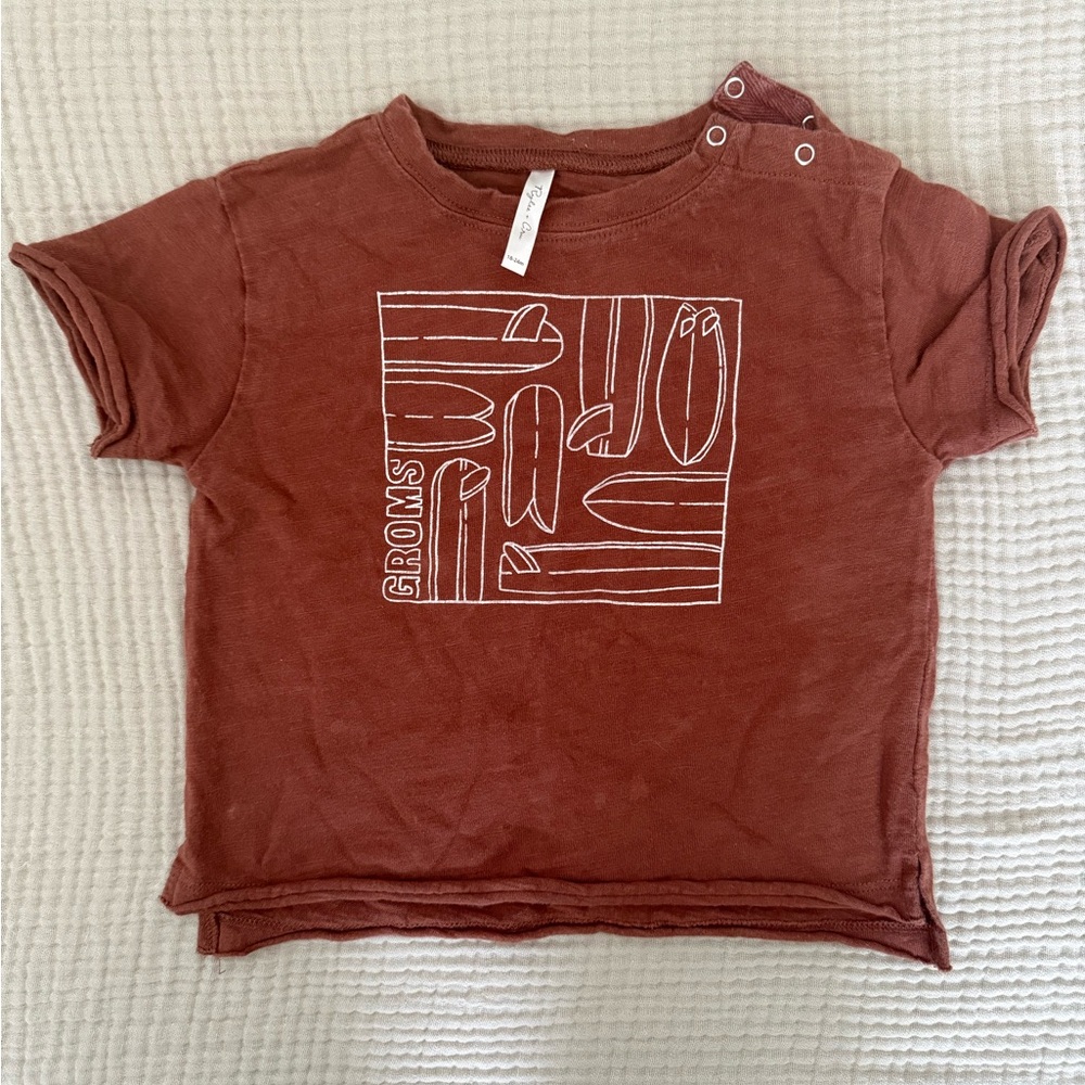 Rylee + Cru Brown Short-Sleeve Tee with White Surfboard Graphic